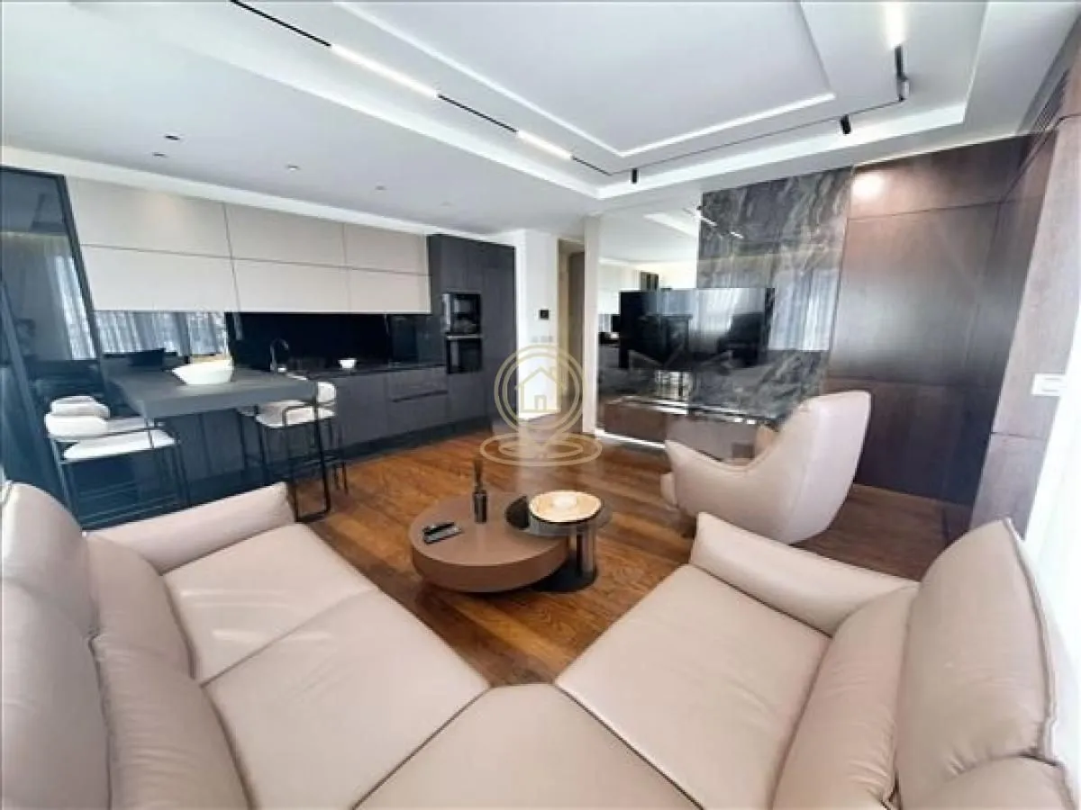 Izdavanje, trosoban stan, 90m², Savski Venac, Beograd