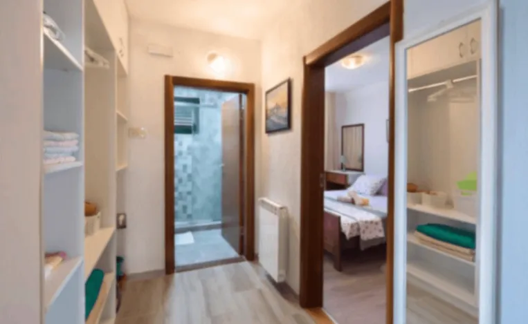 Izdavanje, stan, 80m², Podkošljun, Budva