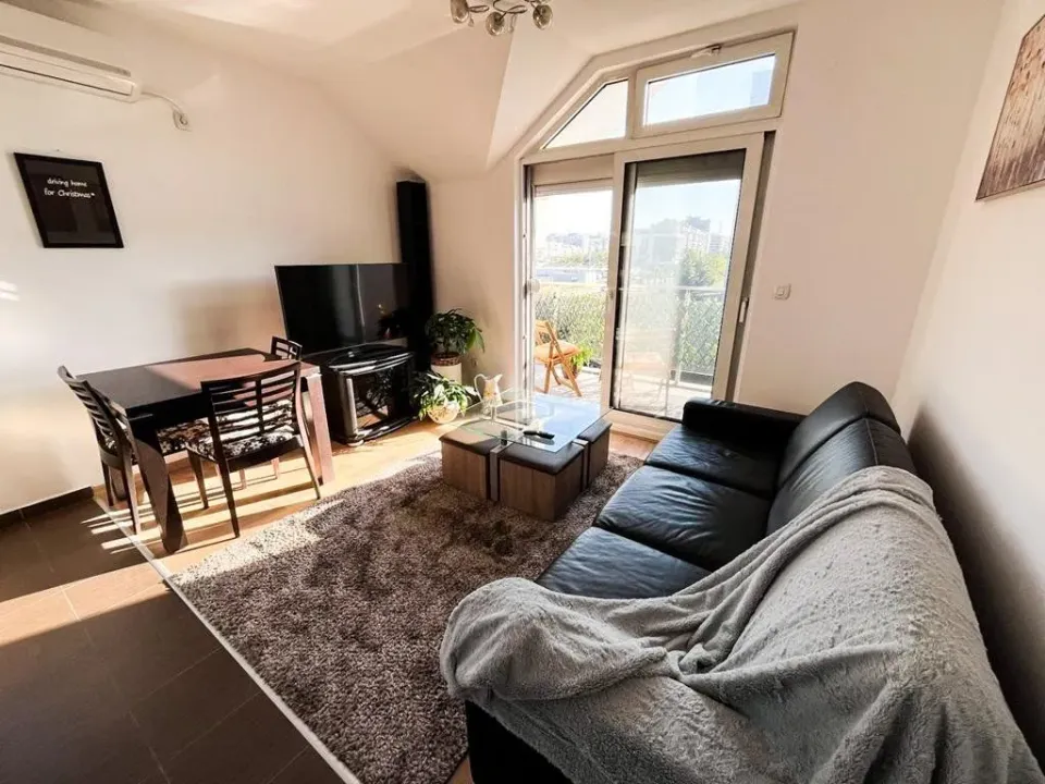 Izdavanje, dvosoban stan, 50m², Preko Morače, Podgorica