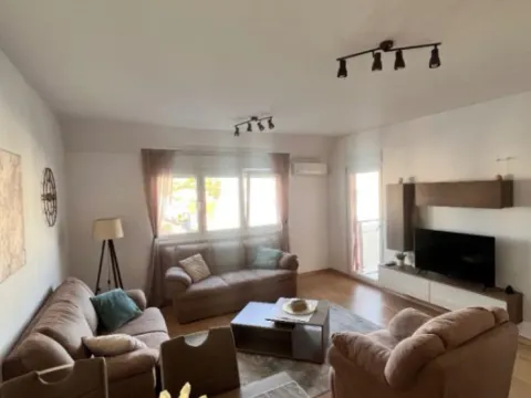 Izdavanje, dvosoban stan, 63m², Blok 9, Podgorica - image 7