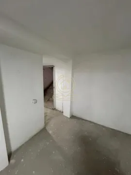 Empty room in gray phase with white walls. - image 6