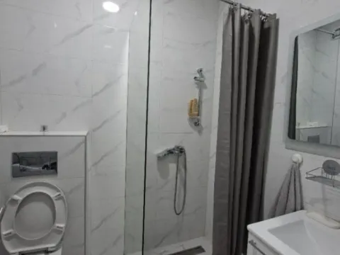 Izdavanje, jednosoban stan, 40m², Krivi Most, Podgorica - image 2