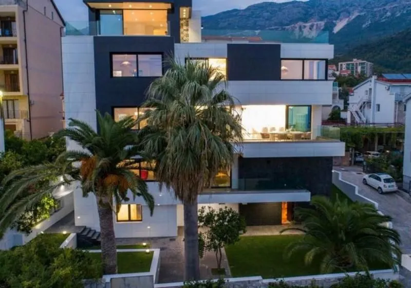 Sale, house, 831m², Bečići, Budva