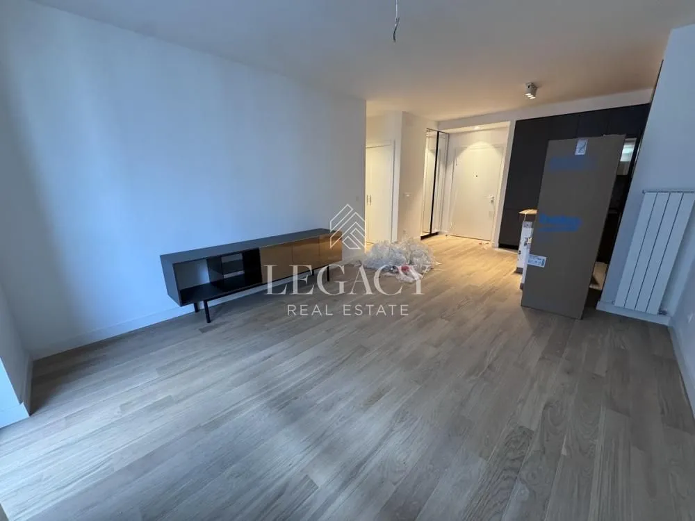 Izdavanje, dvosoban stan, 59m², Savski Venac, Beograd