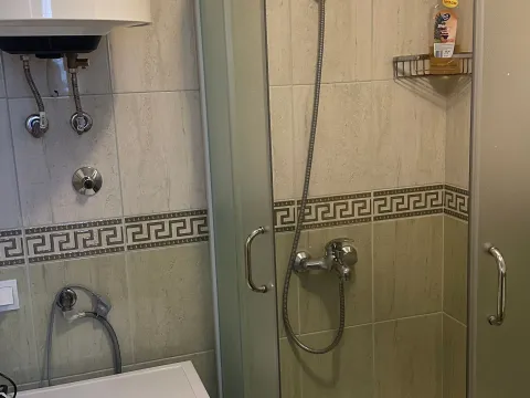 Izdavanje, dvosoban stan, 90m², Dobrota, Kotor - image 9