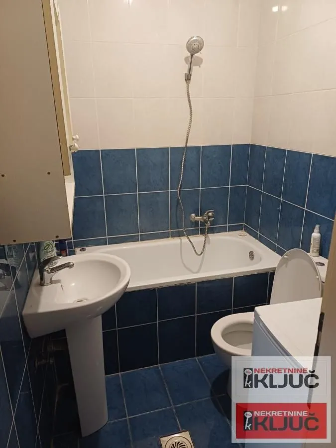 Izdavanje, dvosoban stan, 43m², Centar, Novi Sad