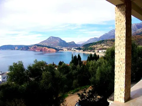 Pogled na more i obalu sa terase. - image 2