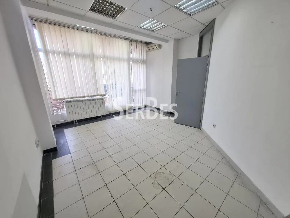 Rent, office space, 400m², Bulevar Oslobodjenja, Novi Sad Sve Podlokacije