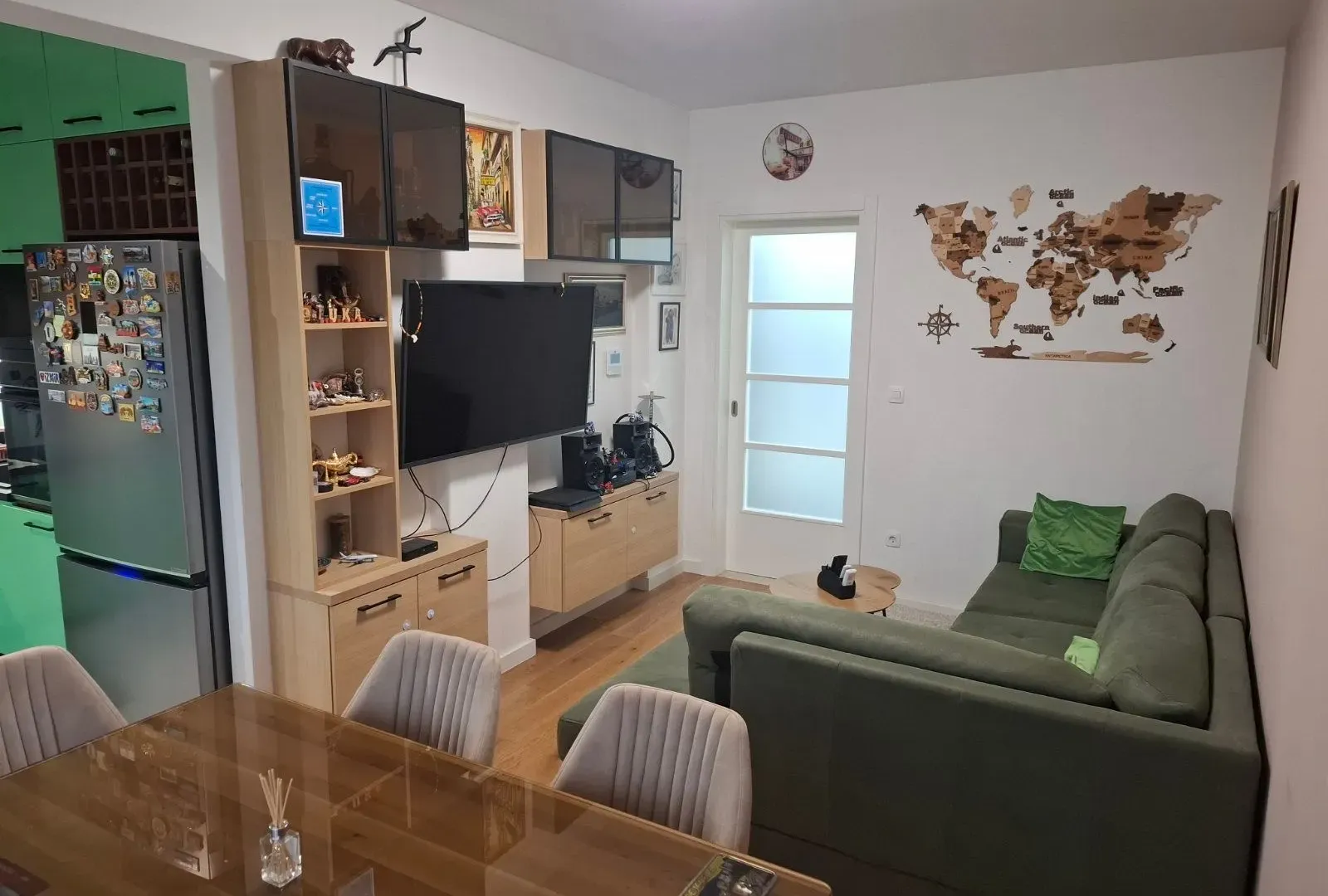 Izdavanje, dvosoban stan, 70m², Kalimanj, Tivat