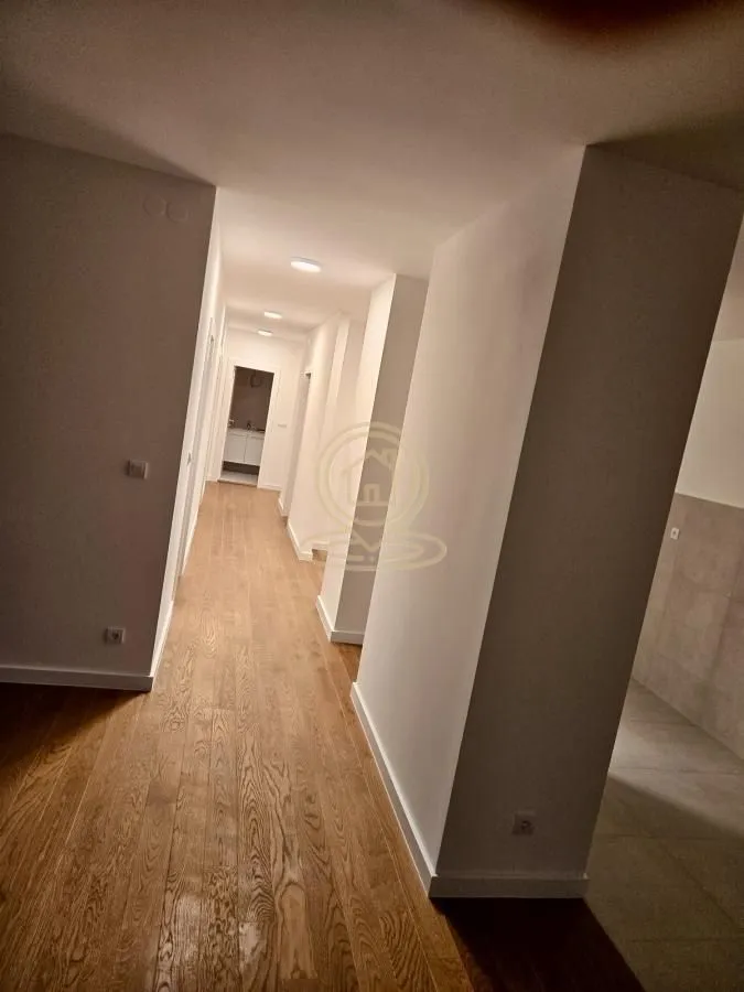 Prodaja, četvorosoban stan, 130m², Medijana, Niš