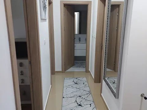 Izdavanje, dvosoban stan, 70m², Master Kvart, Podgorica - image 6