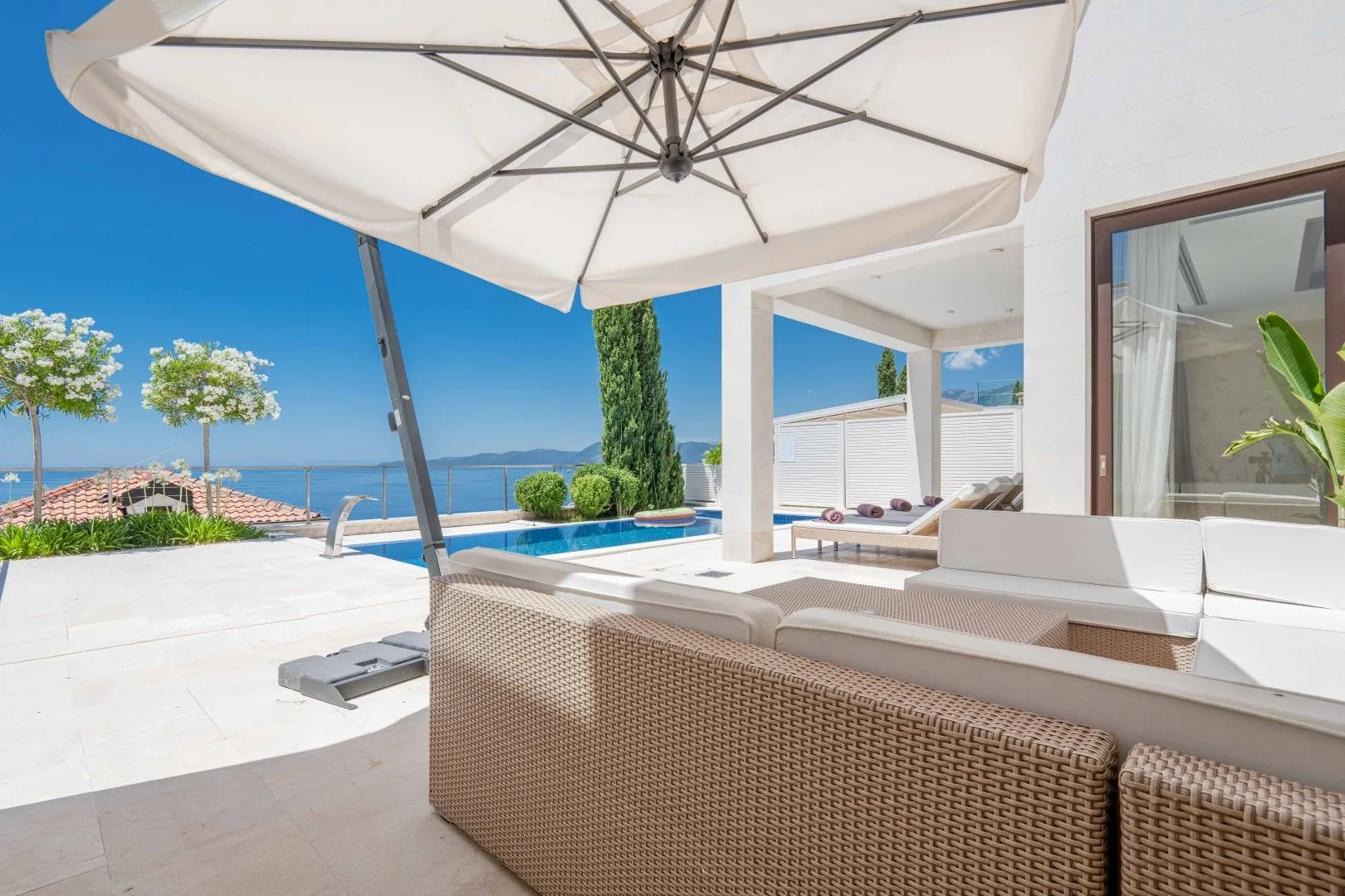 Sale, house, 279m², Drobni pijesak, Budva