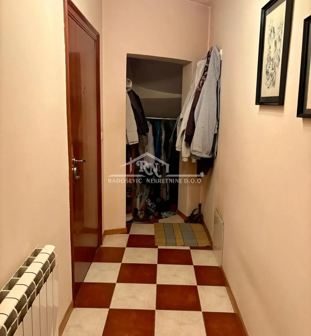 Prodaja, četvorosoban stan, 89m², Petlovo Brdo, Beograd