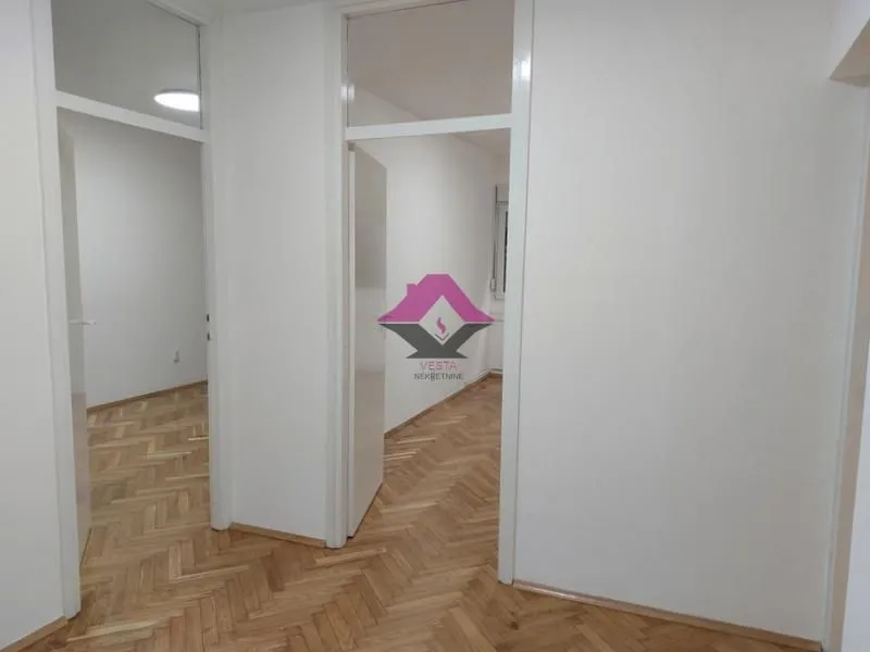 Izdavanje, trosoban stan, 68m², Poštanska Štedionica, Palilula Sve Podlokacije