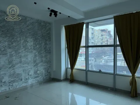 Izdavanje, poslovni prostor, 180m², Centar, Novi Sad - image 1