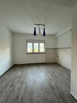 Prodaja, dvosoban stan, 83m², Šušanj, Bar - image 5