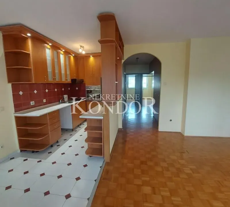 Prodaja, trosoban stan, 68m², Novi Beograd Blok 21, Novi Beograd Sve Podlokacije
