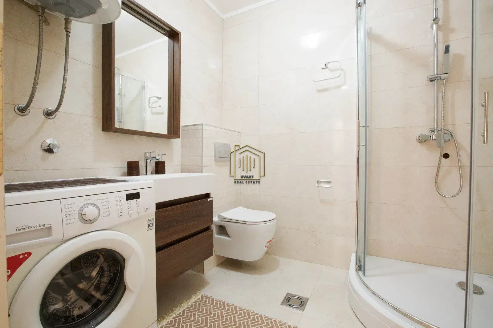 Izdavanje, dvosoban stan, 70m², Dobrota, Kotor