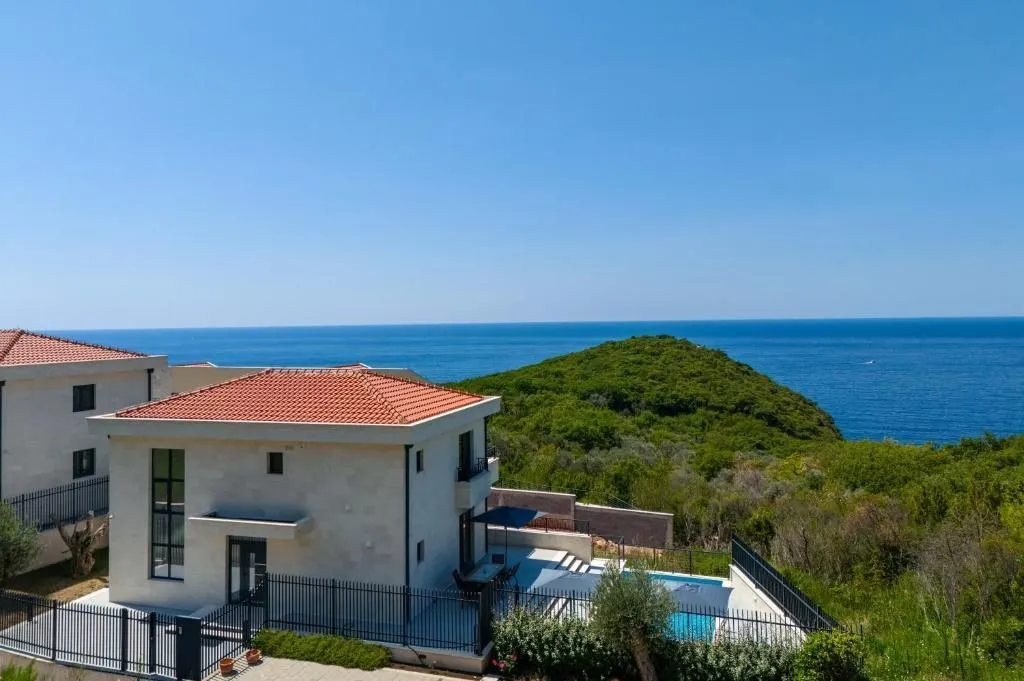 Rent, house, 318m², Reževići, Budva