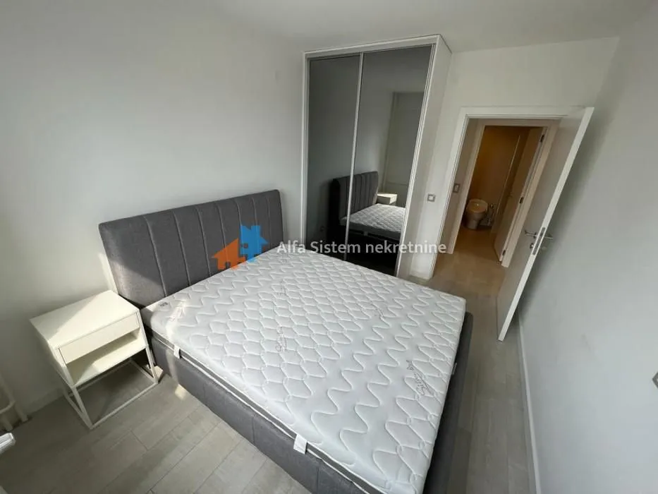 Izdavanje, trosoban stan, 69m², Sarajevska, Beograd
