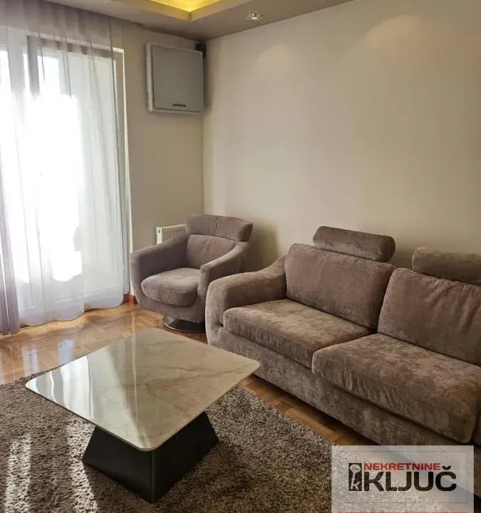 Izdavanje, dvosoban stan, 70m², Grbavica, Novi Sad Sve Podlokacije