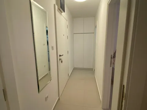 Rent, one bedroom apartment, 50m², Stari Grad, Budva - image 10