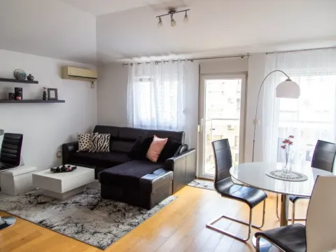 Izdavanje, jednosoban stan, 50m², Blok 9, Podgorica - image 8