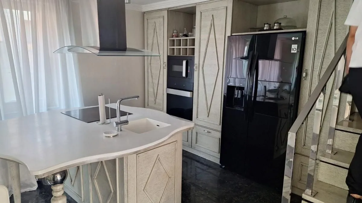 Rent, four bedroom apartment, 270m², Kalenić Pijaca, Vračar Sve Podlokacije
