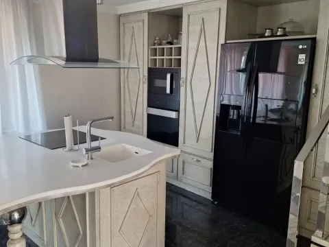 Izdavanje, četvorosoban stan, 270m², Kalenić Pijaca, Vračar Sve Podlokacije - image 5