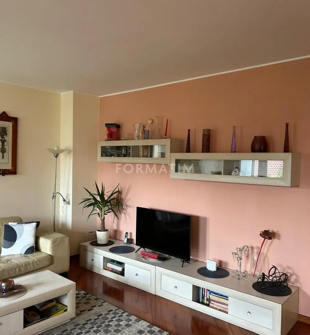 Rent, four bedroom apartment, 101m², Đeram Pijaca, Beograd