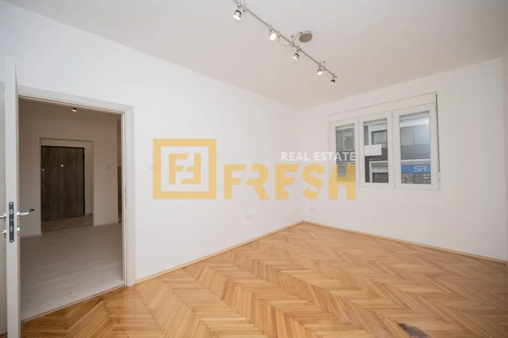 Izdavanje, poslovni prostor, 57m², Centar, Podgorica