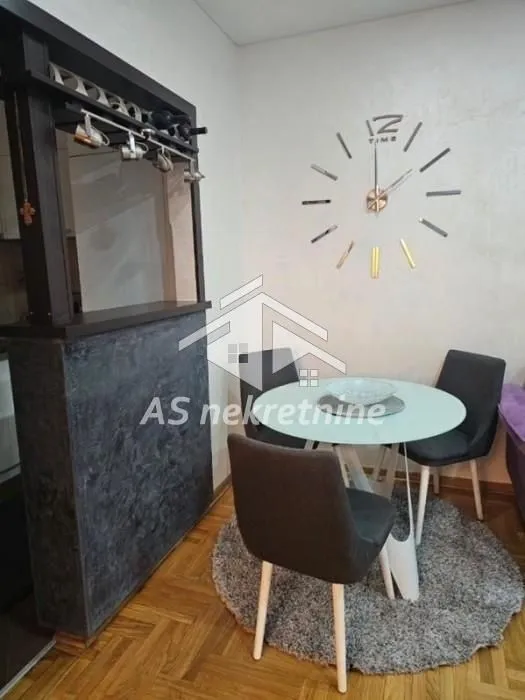 Izdavanje, četvorosoban stan, 96m², Vračar Sve Podlokacije, Beograd