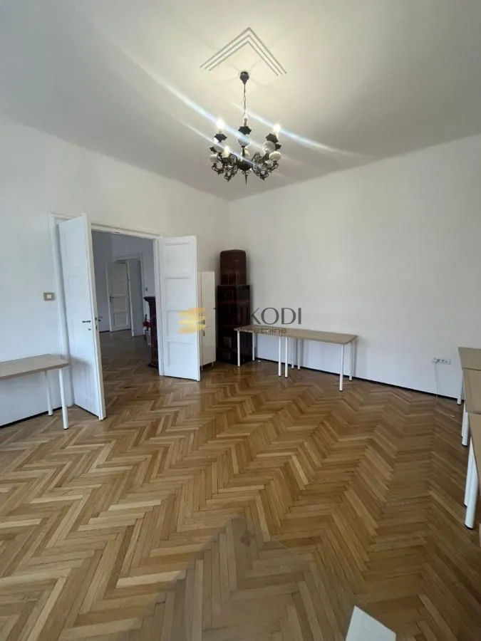 Prodaja, četvorosoban stan, 119m², Centar, Novi Sad