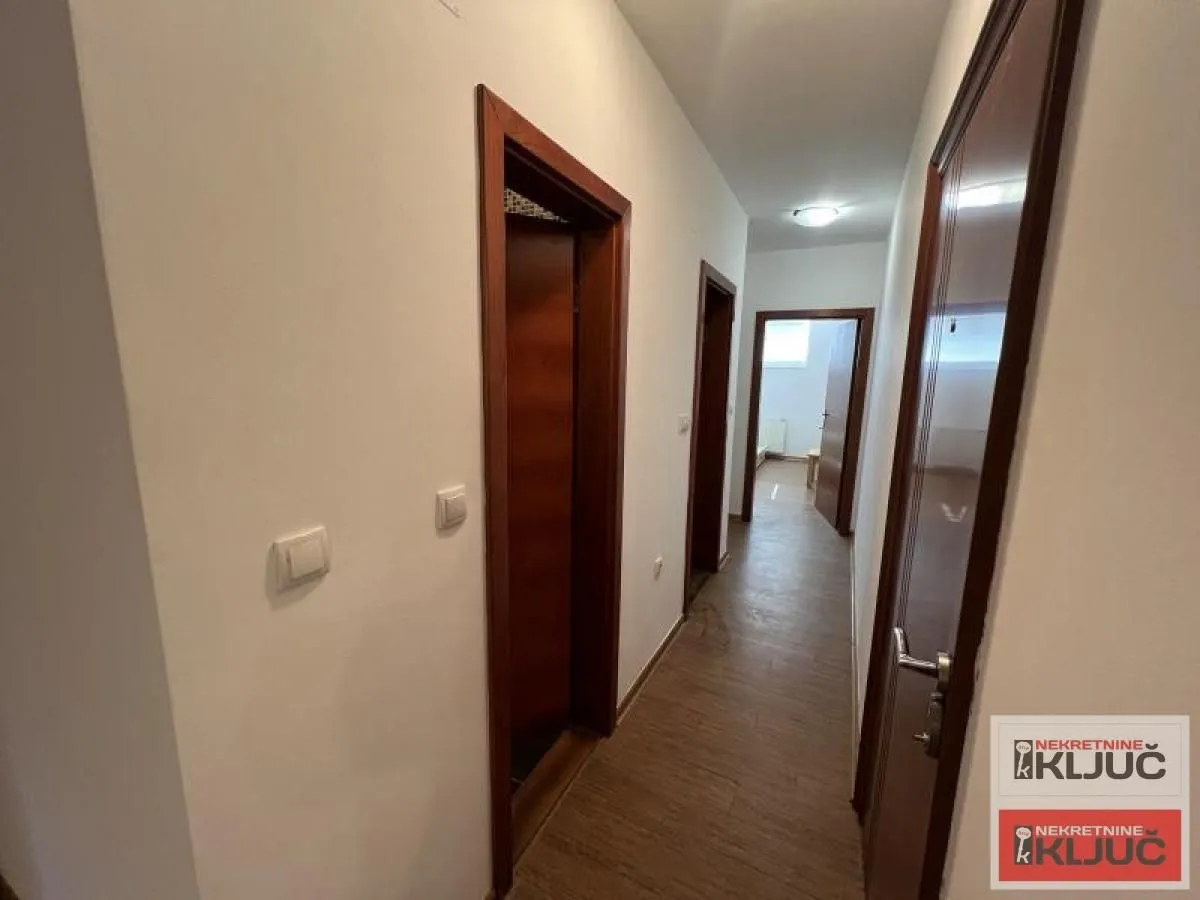 Prodaja, četvorosoban stan, 130m², Sremska Kamenica, Petrovaradin