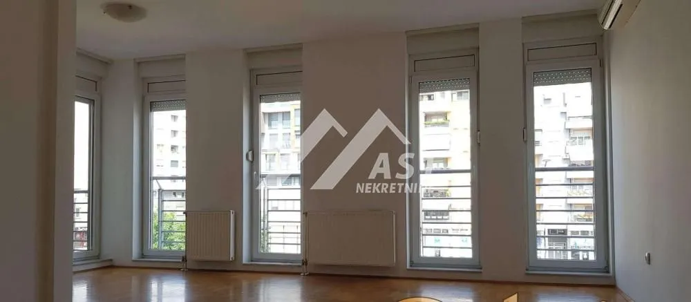 Izdavanje, trosoban stan, 87m², Bulevar Evrope, Novi Sad Sve Podlokacije