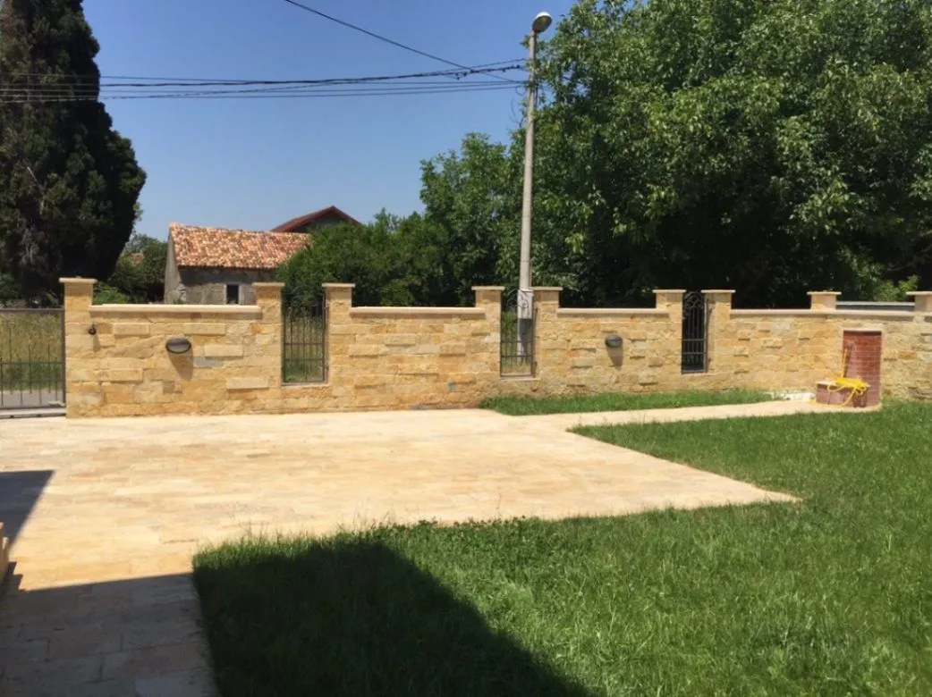 Izdavanje, kuća, 320m², Donja Gorica, Podgorica