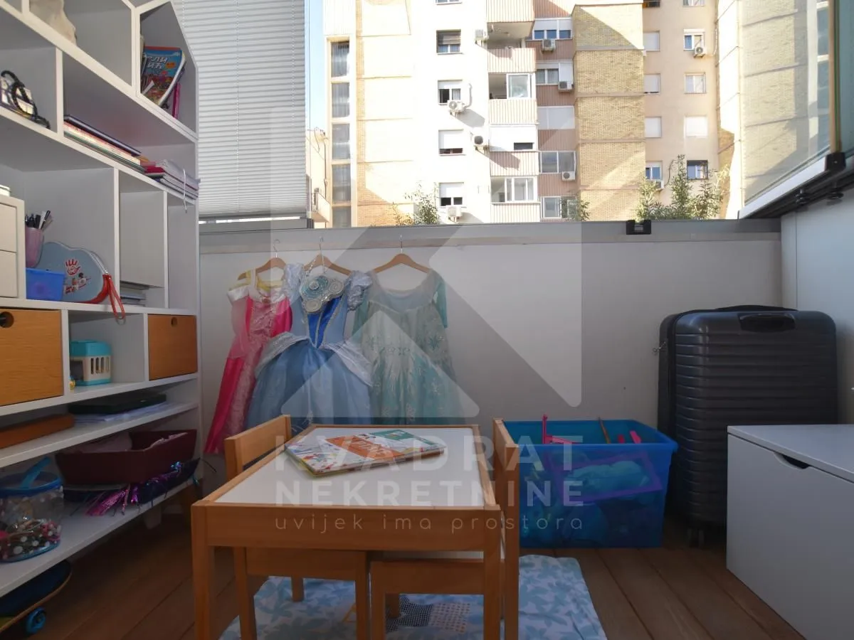 Prodaja, trosoban stan, 122m², Centar, Podgorica