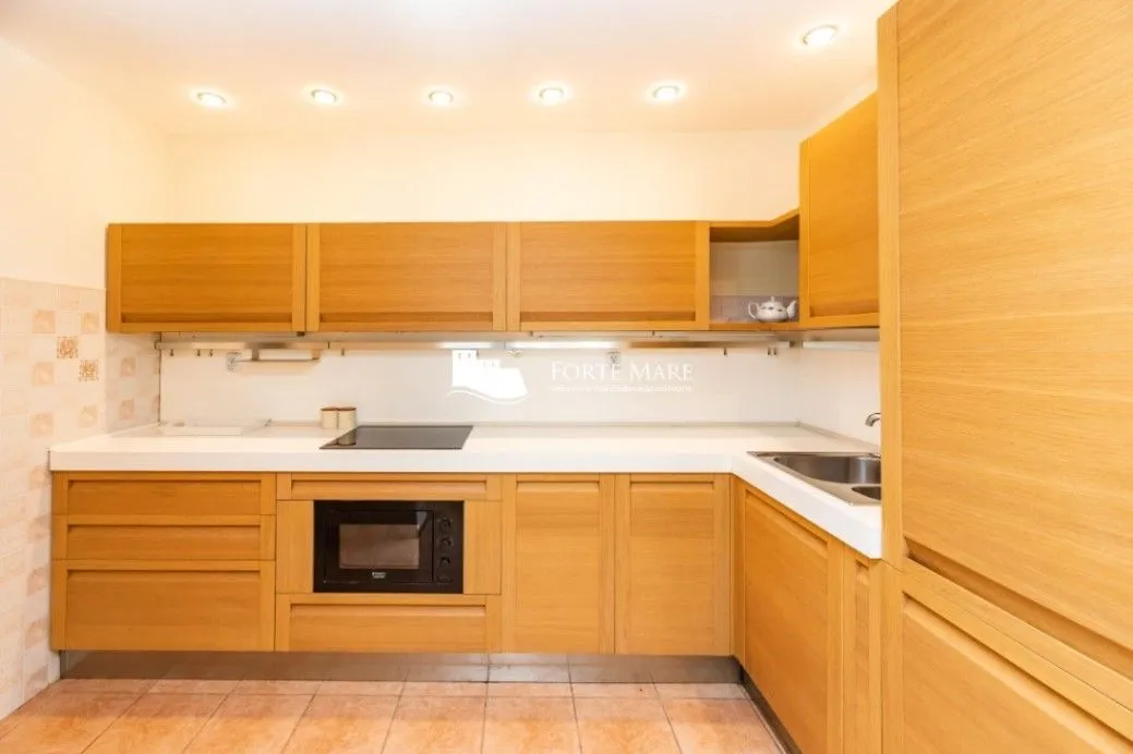 Prodaja, dvosoban stan, 80m², Đenovići, Herceg Novi