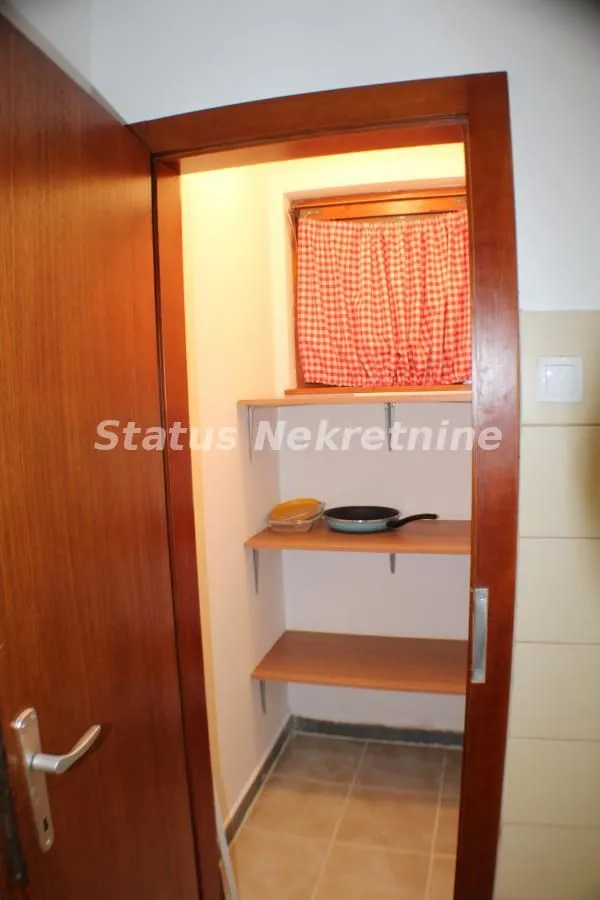 Izdavanje, trosoban stan, 70m², Stari grad, Novi Sad