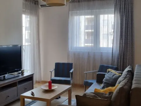 Izdavanje, jednosoban stan, 52m², City Kvart, Podgorica