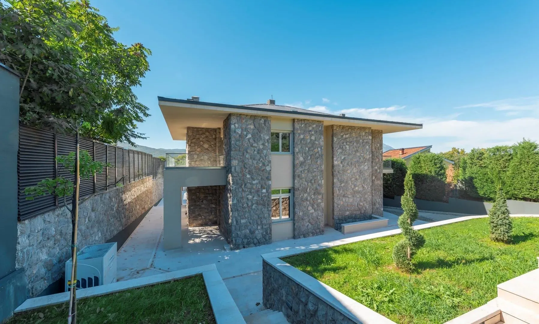 Sale, house, 492m², Mareza, Podgorica