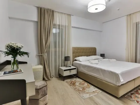 Izdavanje, trosoban stan, 190m², Budva, Crna Gora - image 11