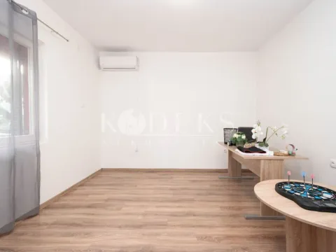 Izdavanje, dvosoban stan, 92m², Gorica C, Podgorica - image 2