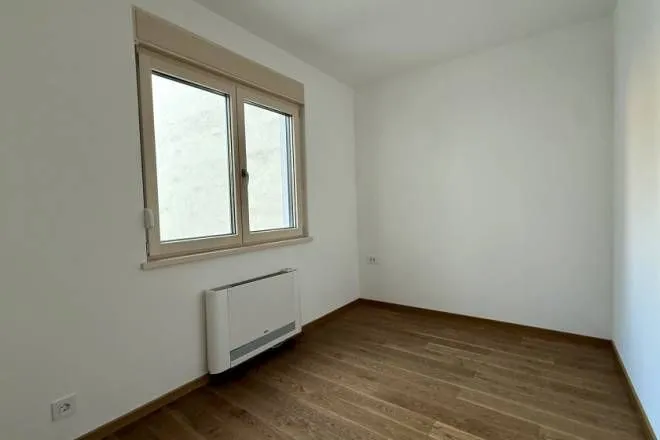 Rent, four bedroom apartment, 71m², Vračar Sve Podlokacije, Beograd