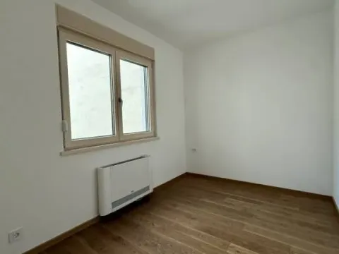 Rent, four bedroom apartment, 71m², Vračar Sve Podlokacije, Beograd - image 7