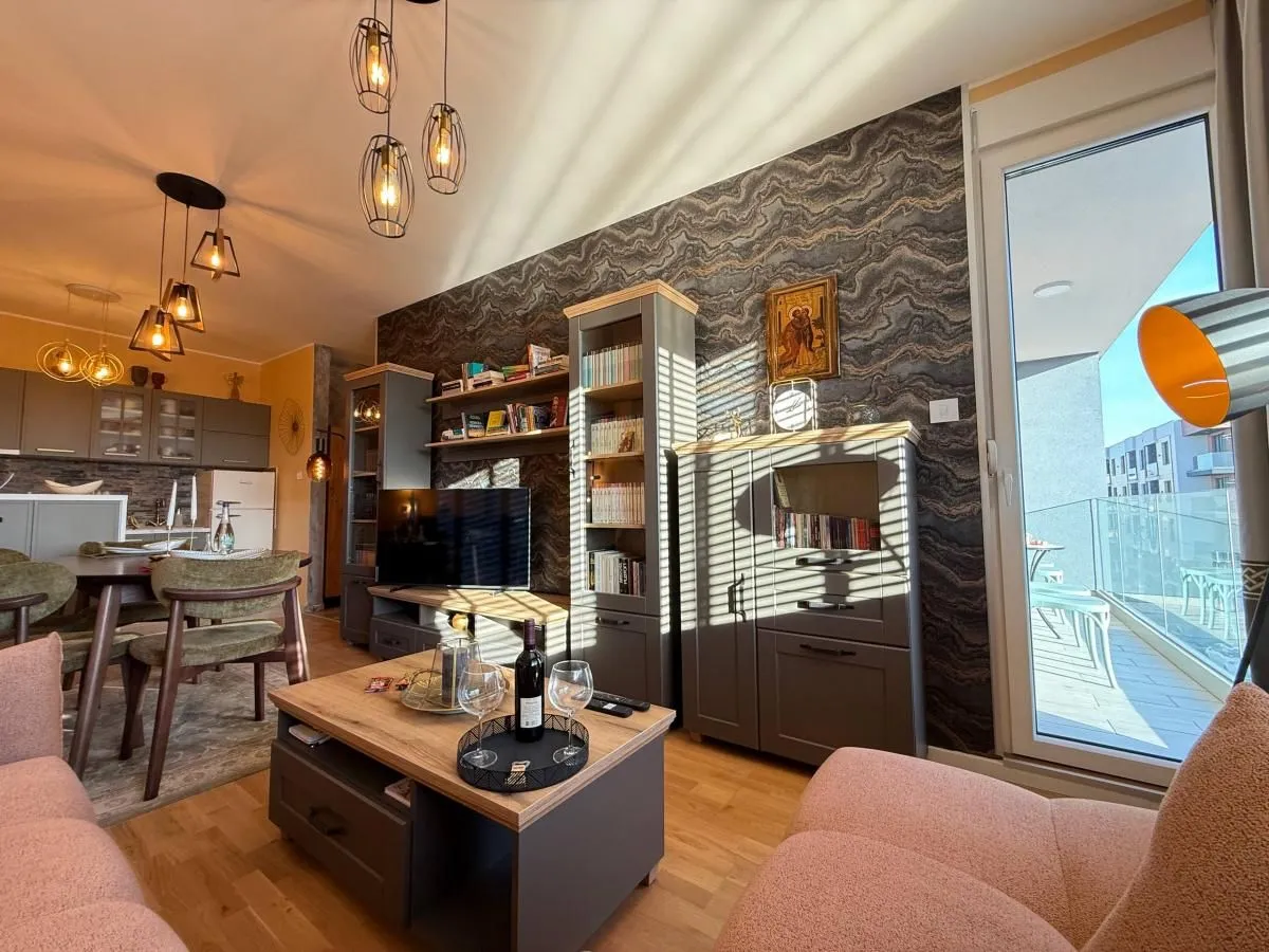 Prodaja, trosoban stan, 59m², Bulevar patrijarha Pavla, Novi Sad Sve Podlokacije