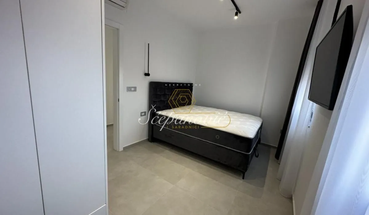 Izdavanje, četvorosoban stan, 164m², Mišeluk, Petrovaradin