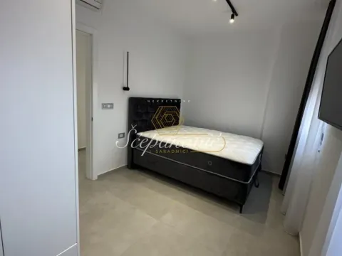 Izdavanje, četvorosoban stan, 164m², Mišeluk, Petrovaradin - image 19