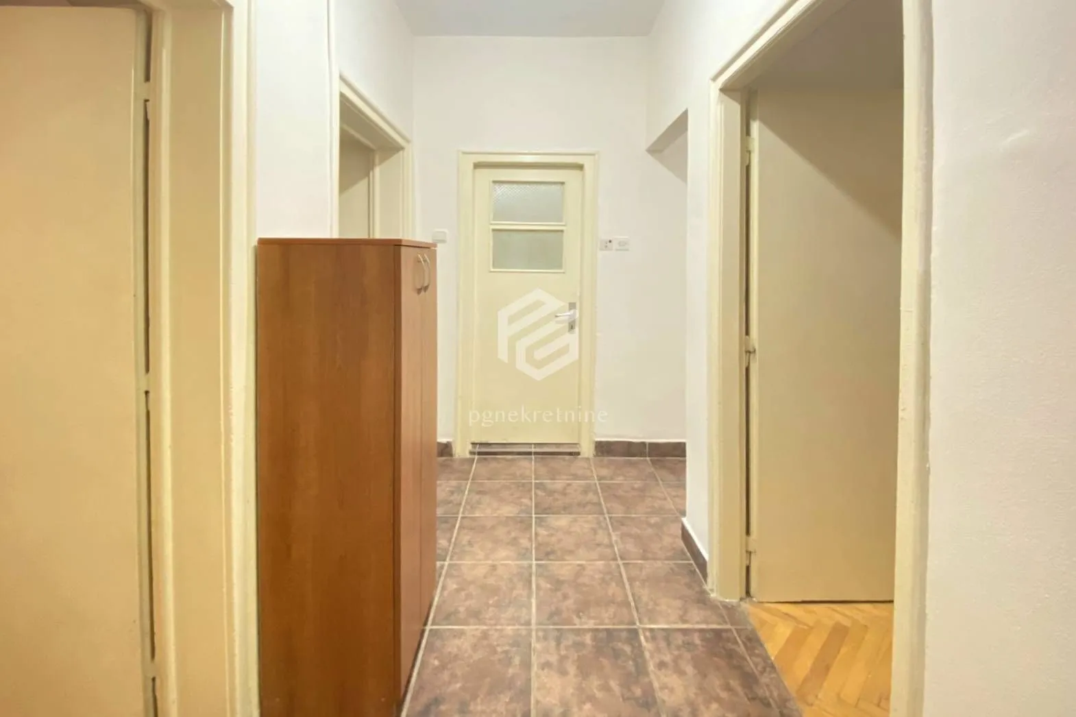 Izdavanje, dvosoban stan, 68m², Centar, Podgorica
