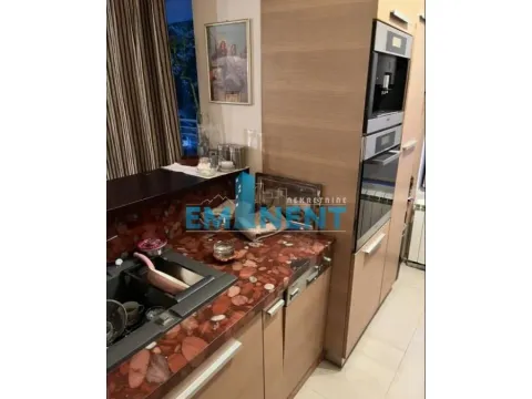 Prodaja, četvorosoban stan, 164m², Kalenić Pijaca, Vračar Sve Podlokacije - image 3